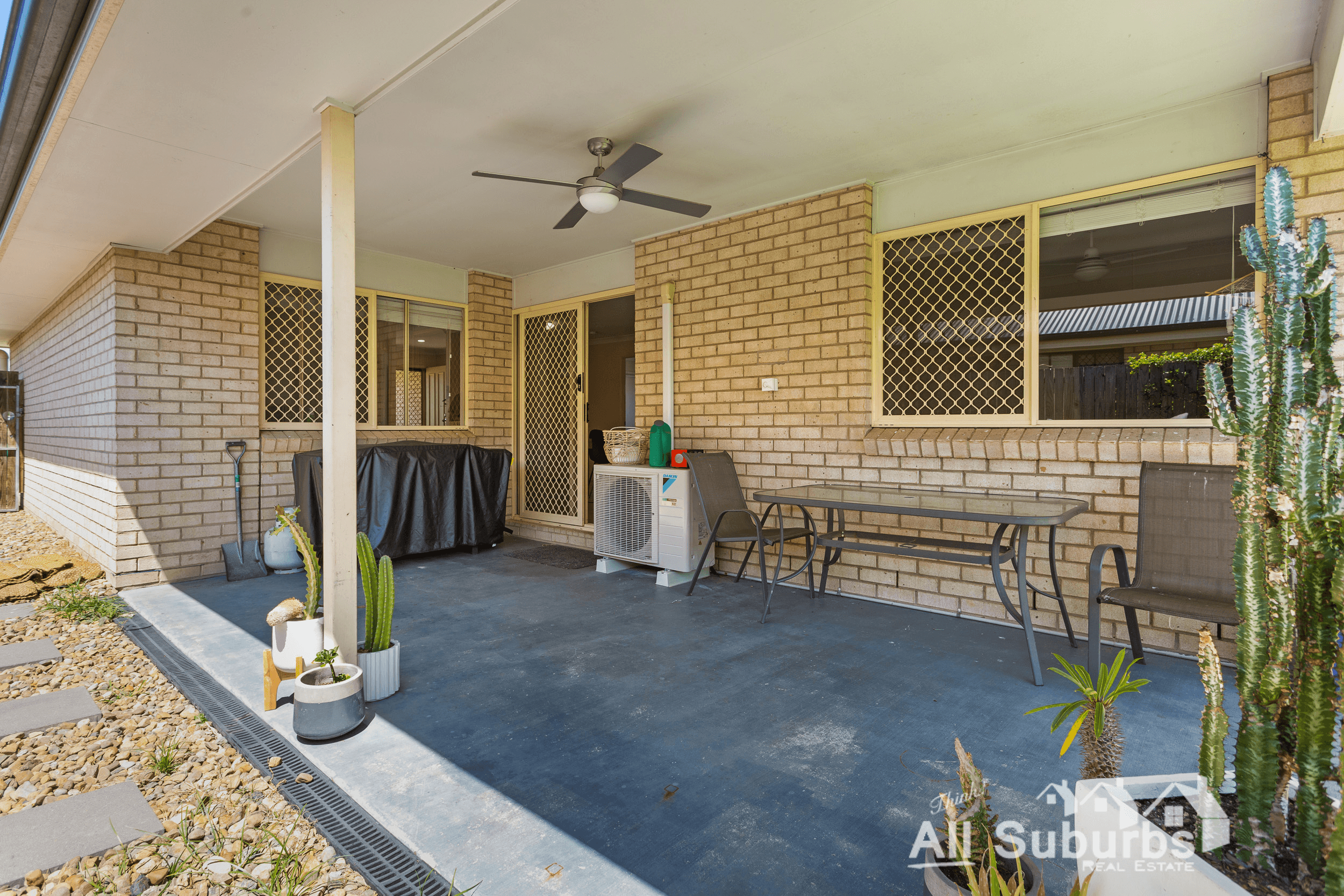 37 Lockyer Place, CRESTMEAD, QLD 4132