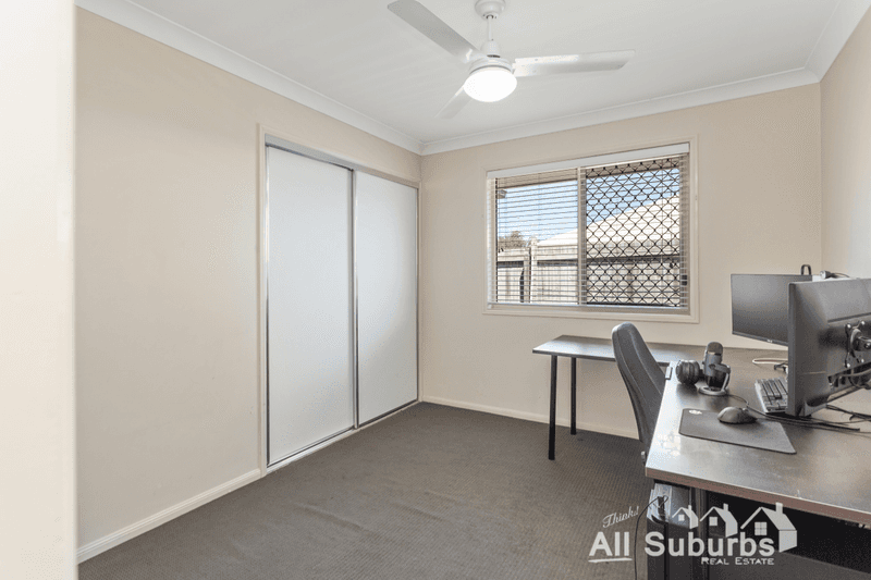 37 Lockyer Place, CRESTMEAD, QLD 4132