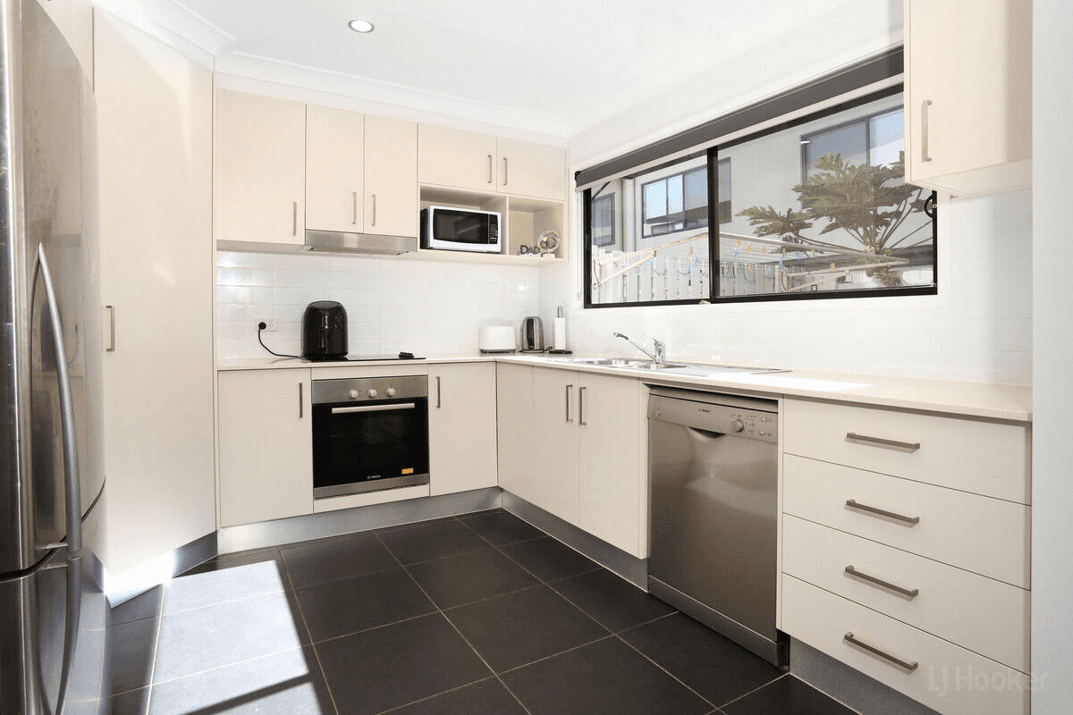 10/24 Careel Close, HELENSVALE, QLD 4212