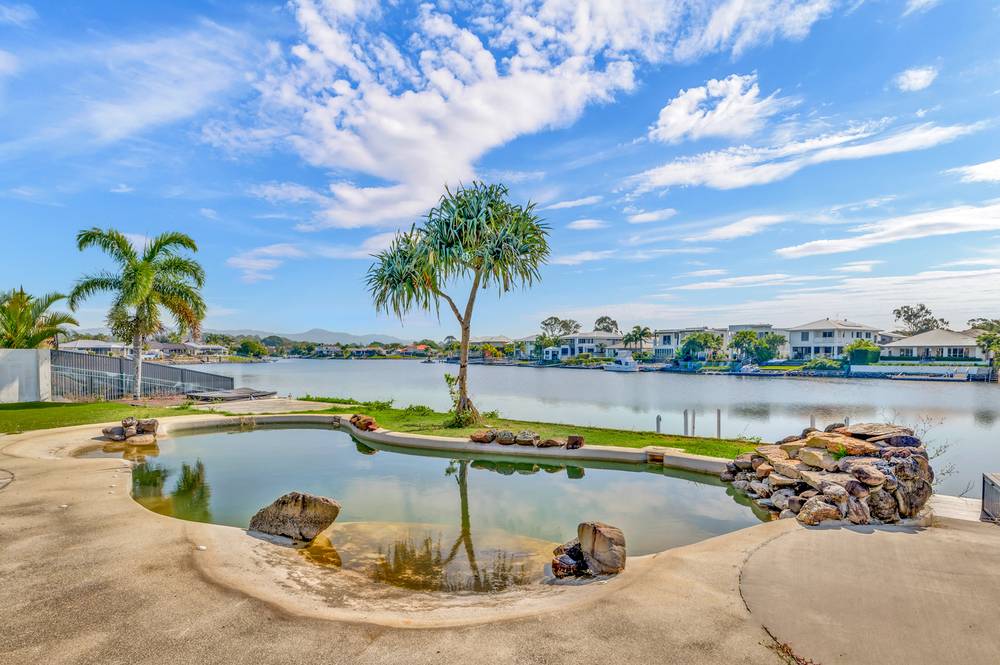 16 Parkwater Point, HELENSVALE, QLD 4212