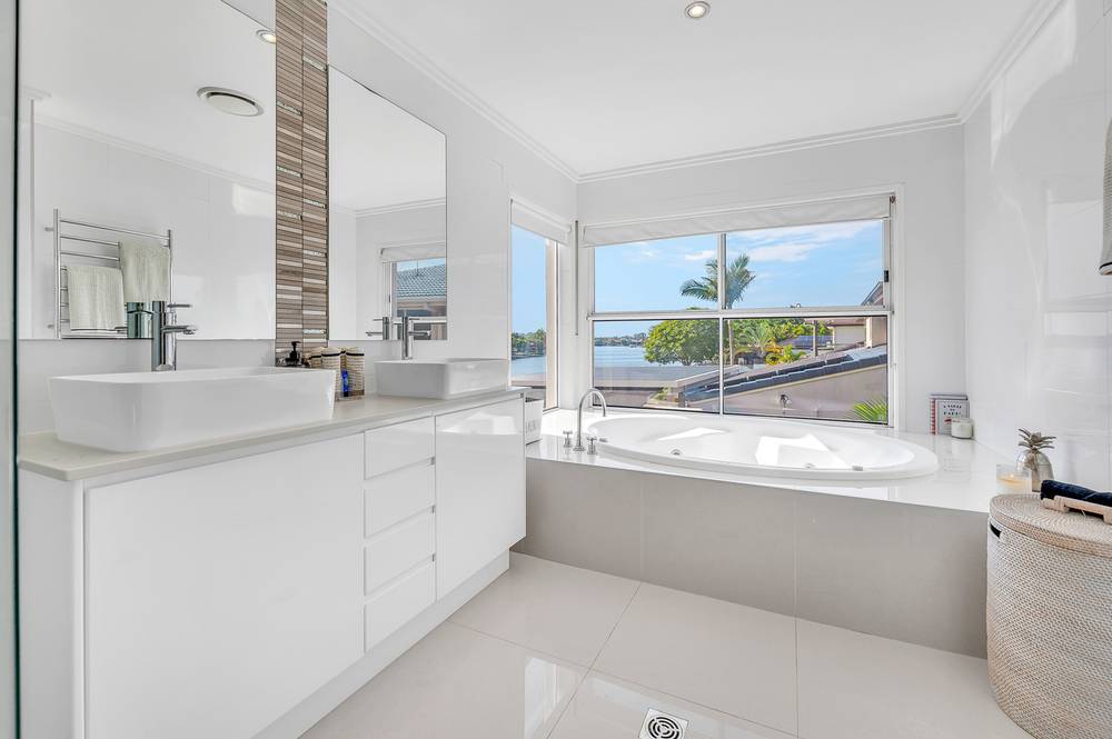 16 Parkwater Point, HELENSVALE, QLD 4212