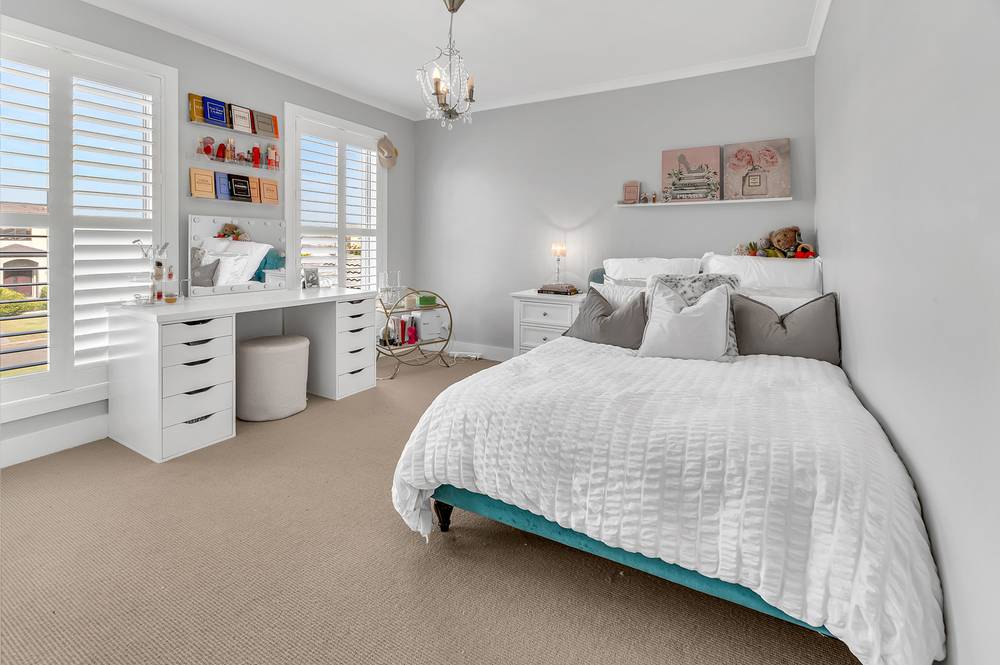 16 Parkwater Point, HELENSVALE, QLD 4212