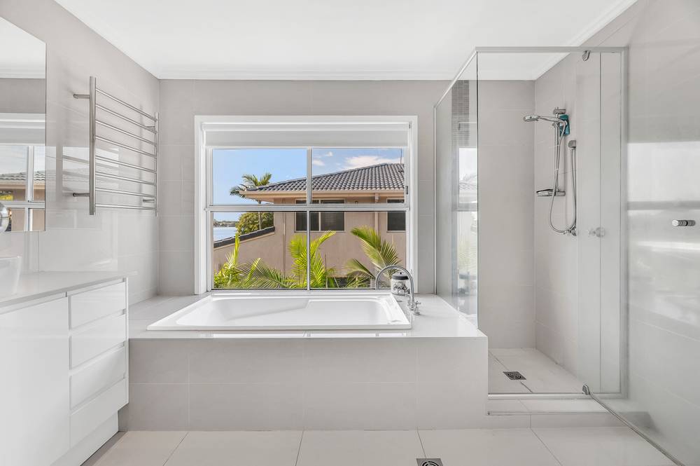 16 Parkwater Point, HELENSVALE, QLD 4212