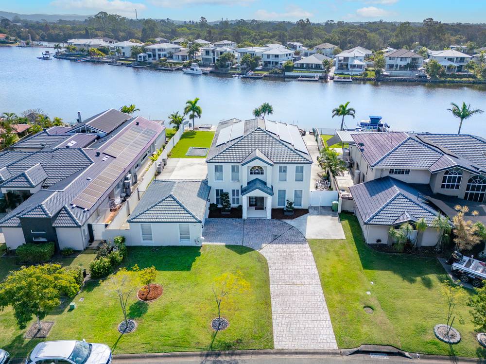 16 Parkwater Point, HELENSVALE, QLD 4212
