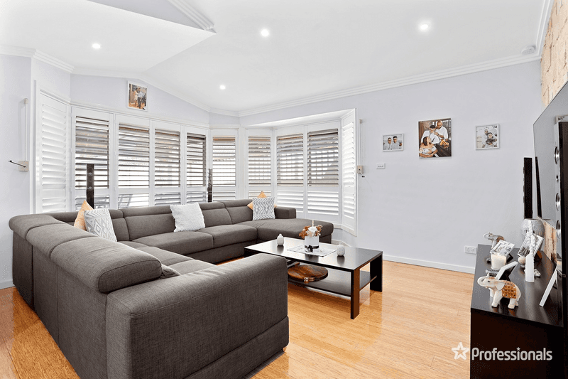 43 Explorers Way, St Clair, NSW 2759