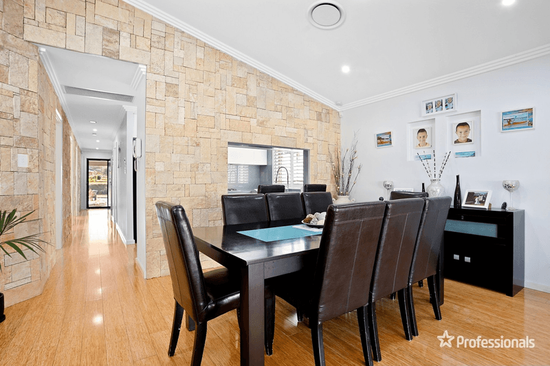 43 Explorers Way, St Clair, NSW 2759