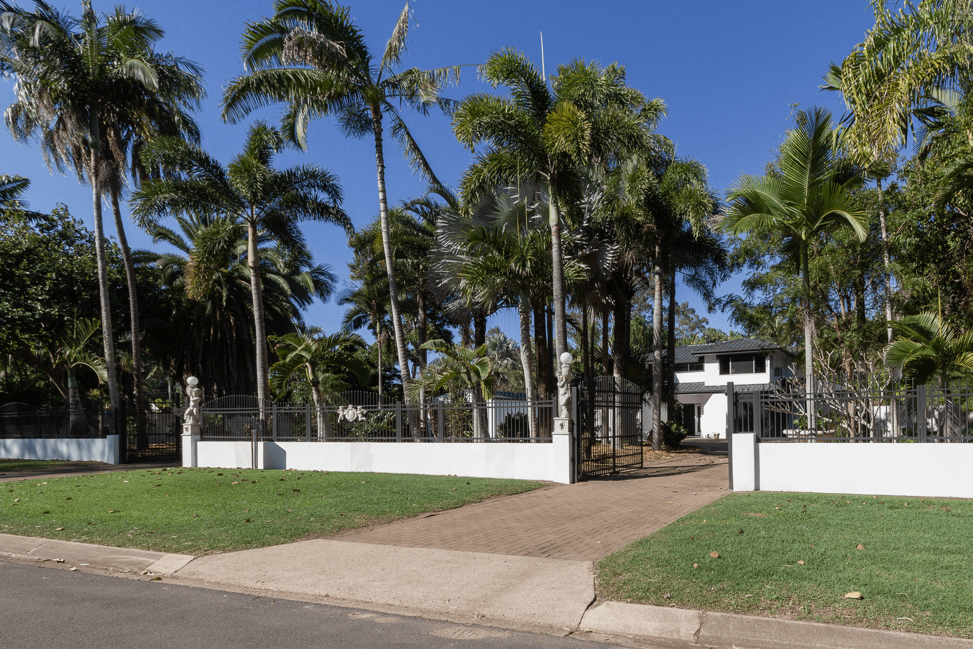 10-12 Palm Way, DUNDOWRAN BEACH, QLD 4655