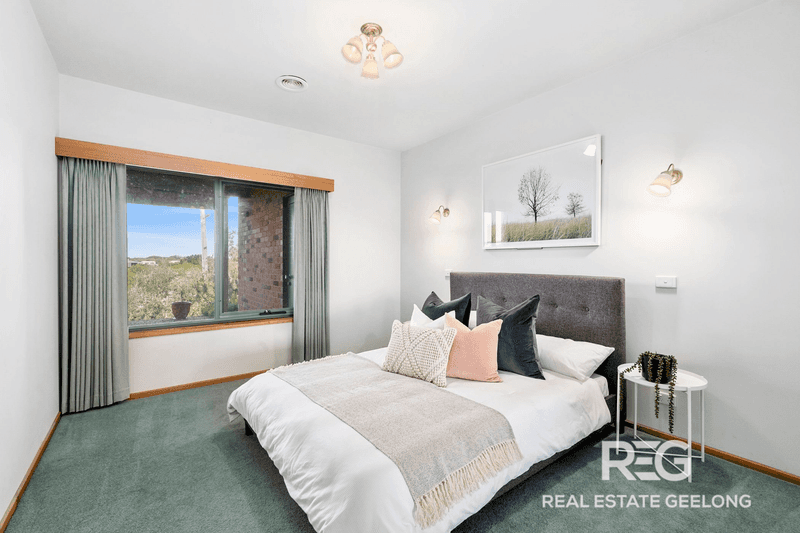 2 TREVALLY DRIVE, OCEAN GROVE, VIC 3226