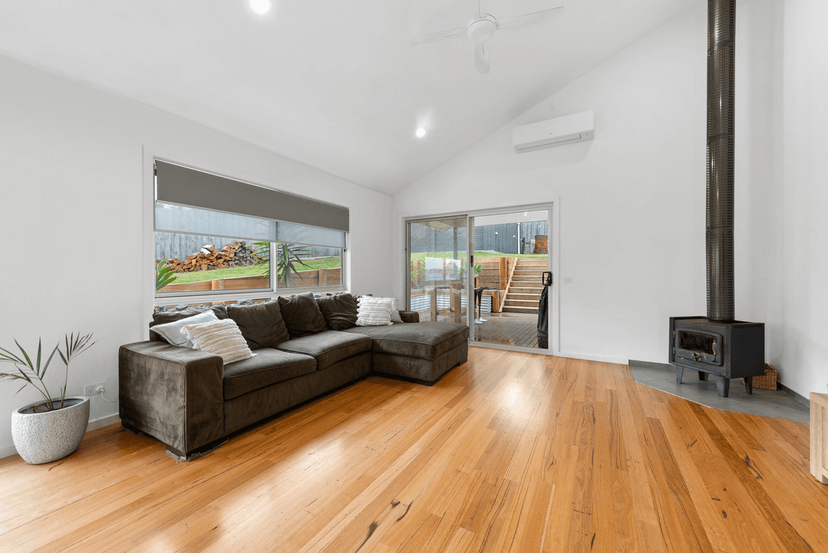 4 Warfe Drive, Lake Tyers Beach, VIC 3909