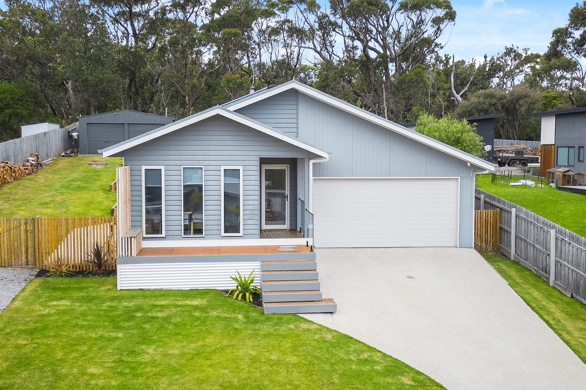 4 Warfe Drive, Lake Tyers Beach, VIC 3909