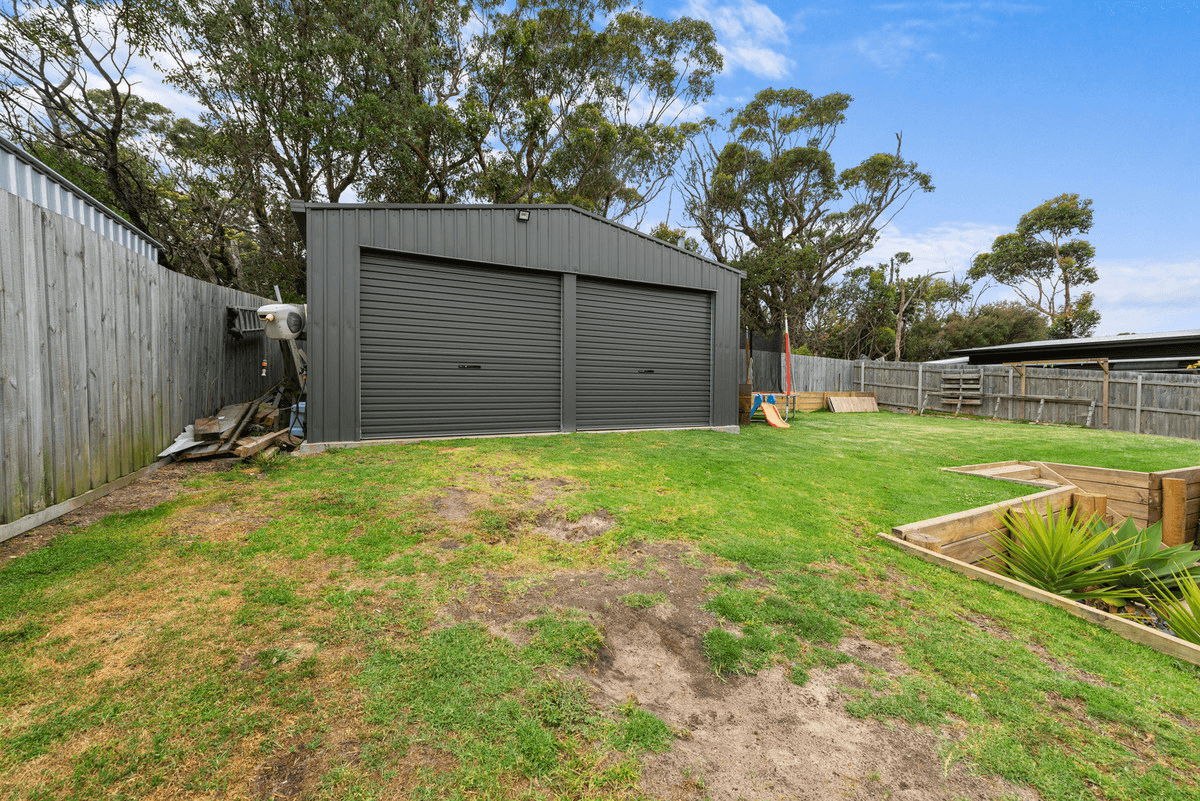 4 Warfe Drive, Lake Tyers Beach, VIC 3909