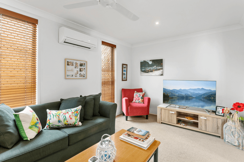 12 Hood Court, MERMAID WATERS, QLD 4218