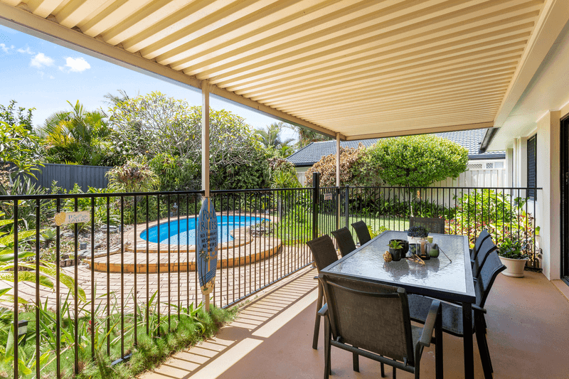 12 Hood Court, MERMAID WATERS, QLD 4218