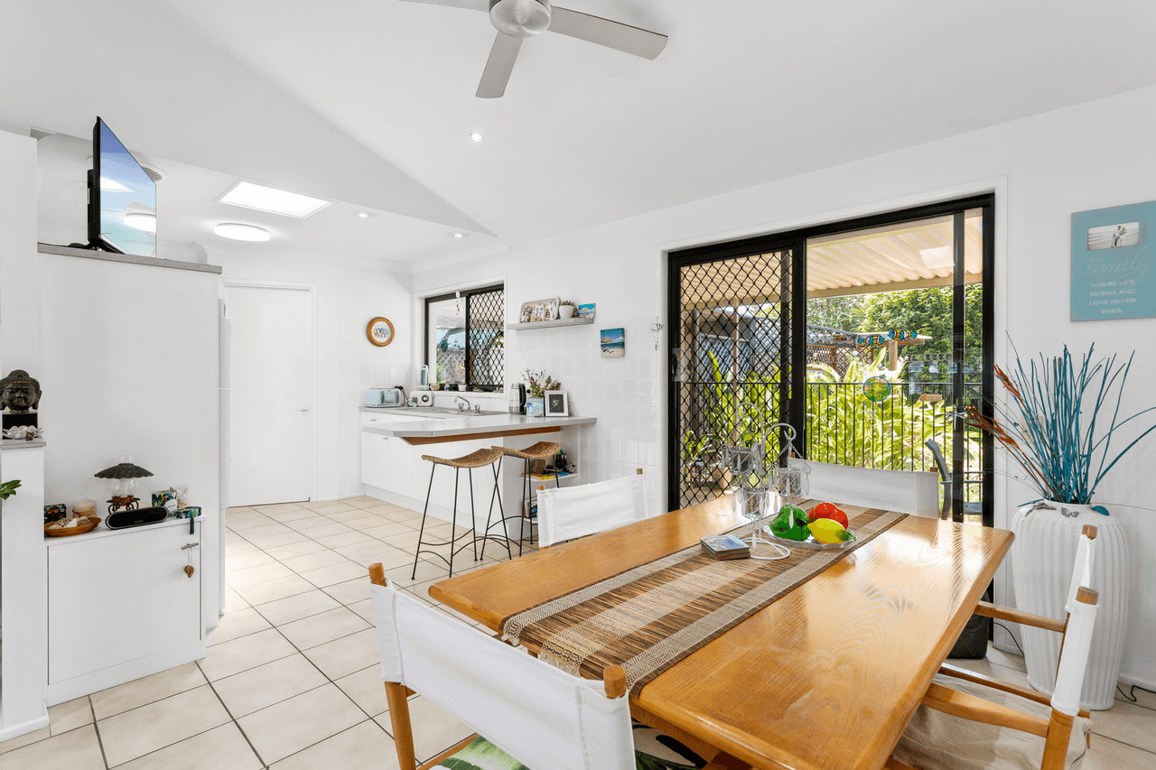 12 Hood Court, MERMAID WATERS, QLD 4218