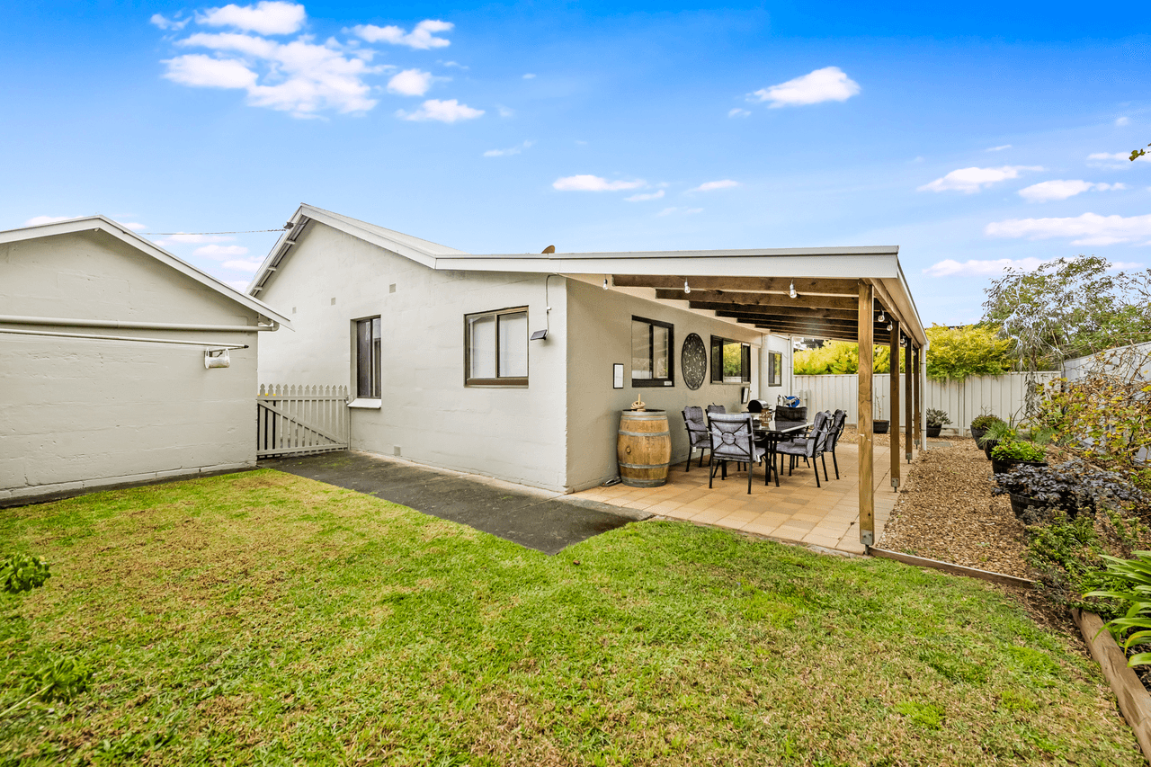 15 Young Street, PENOLA, SA 5277