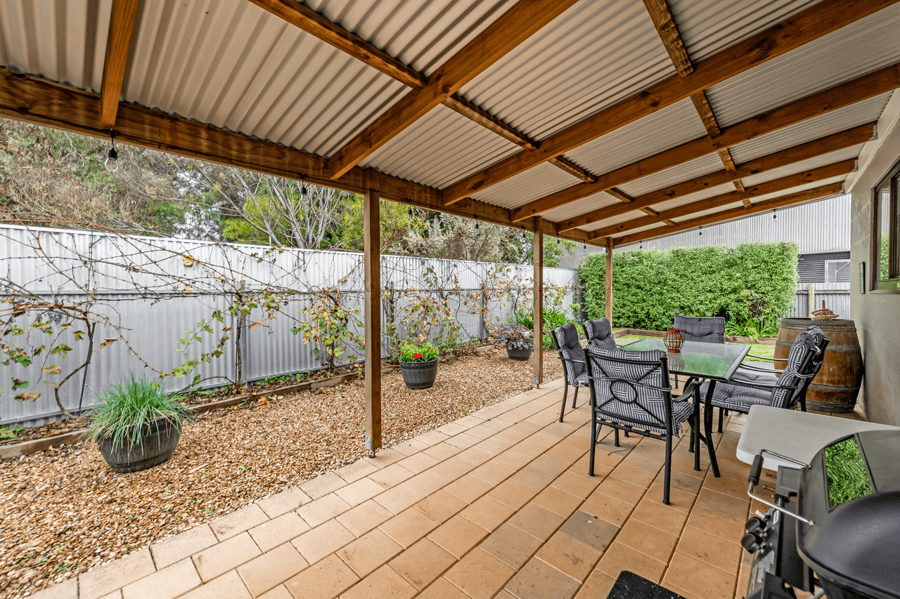 15 Young Street, PENOLA, SA 5277