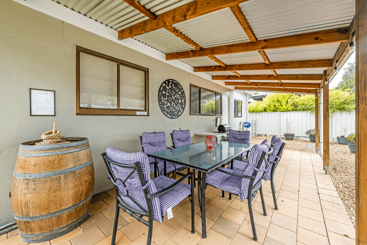 15 Young Street, PENOLA, SA 5277