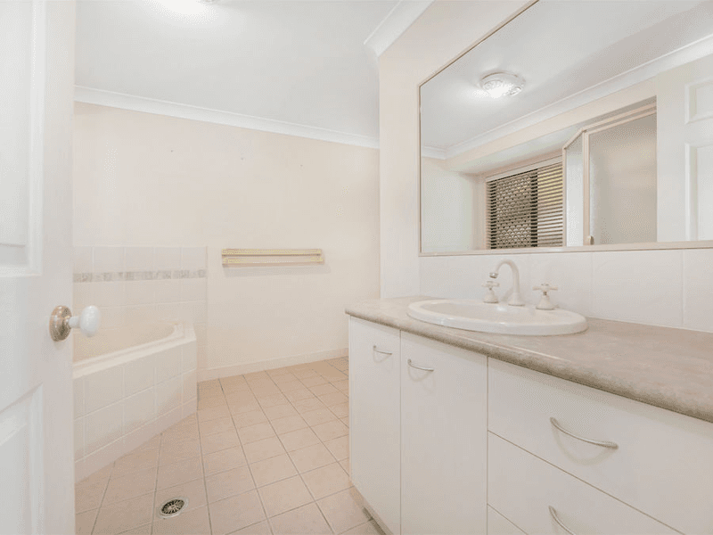 7 Ashford Court, FLINDERS VIEW, QLD 4305