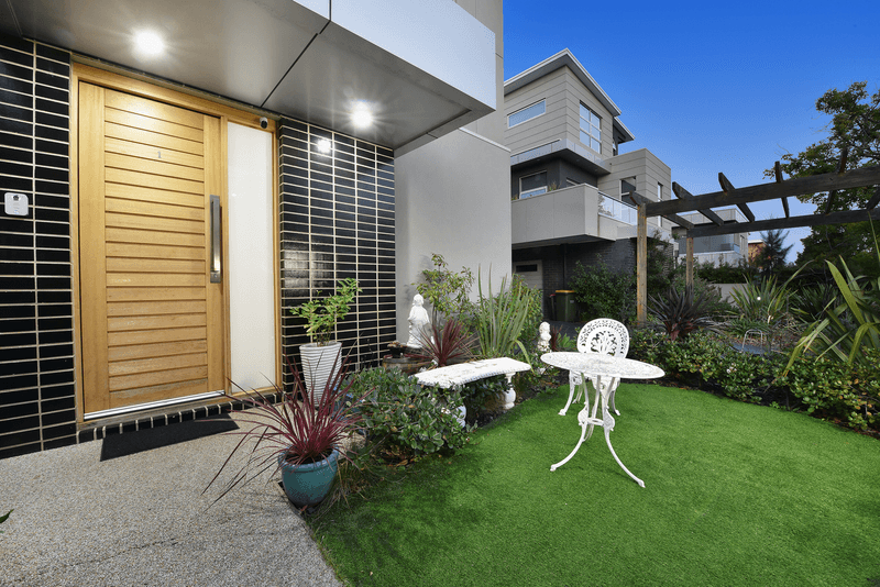 1/82 Richardson Street, ESSENDON, VIC 3040