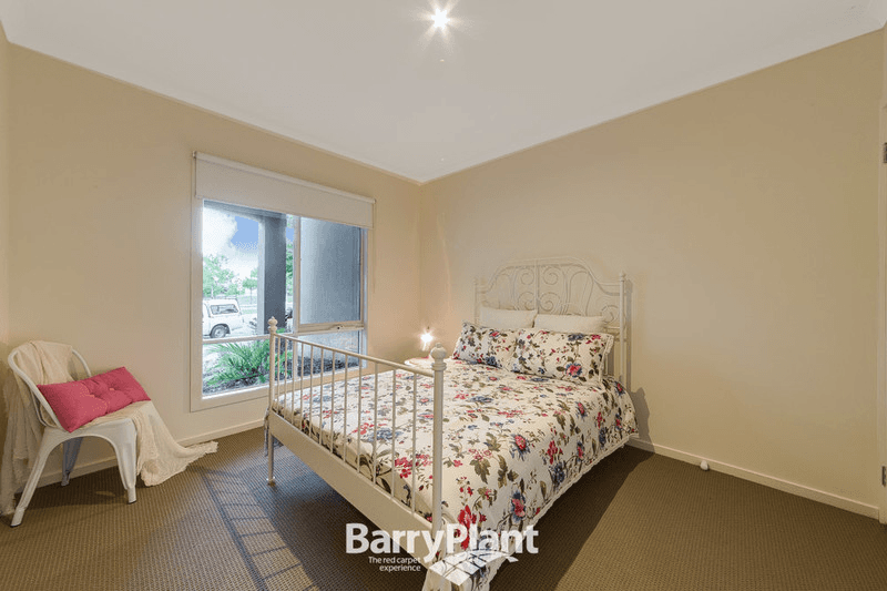 61 Lakeside Boulevard, Pakenham, VIC 3810