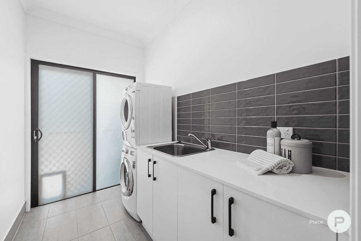 25 Hector Road, Holland Park, QLD 4121