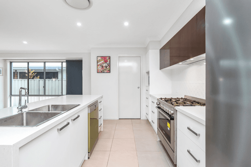 37 The Passage, PELICAN WATERS, QLD 4551
