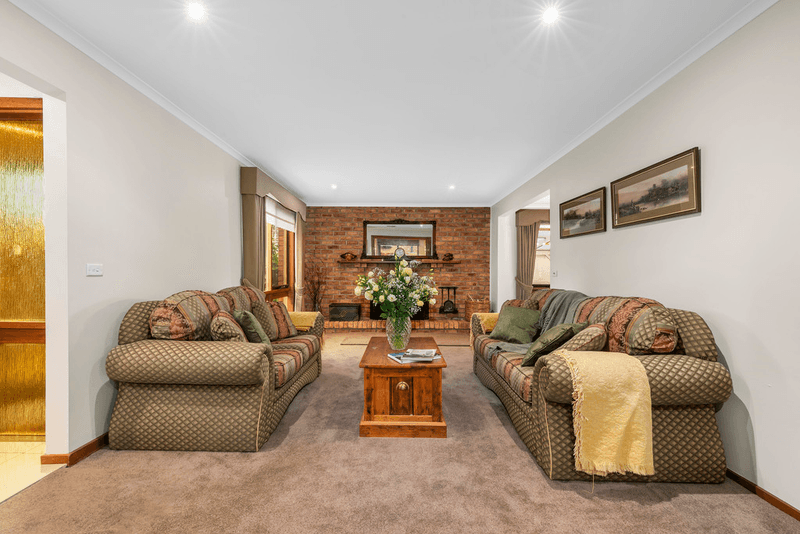 6 Reita Avenue, WANTIRNA SOUTH, VIC 3152