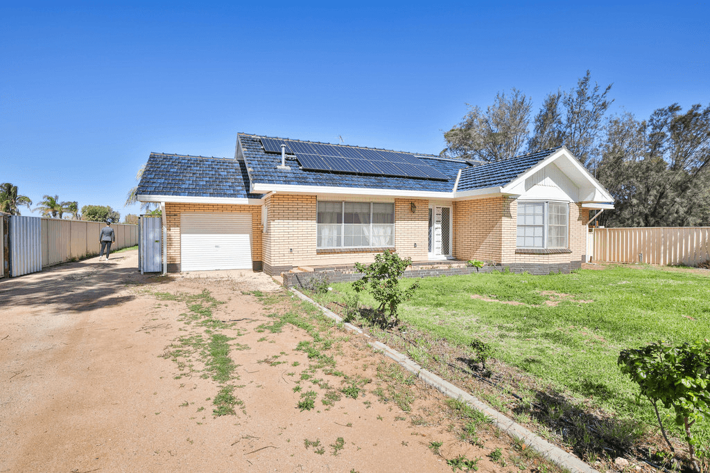 574 DEAKIN Avenue, MILDURA, VIC 3500