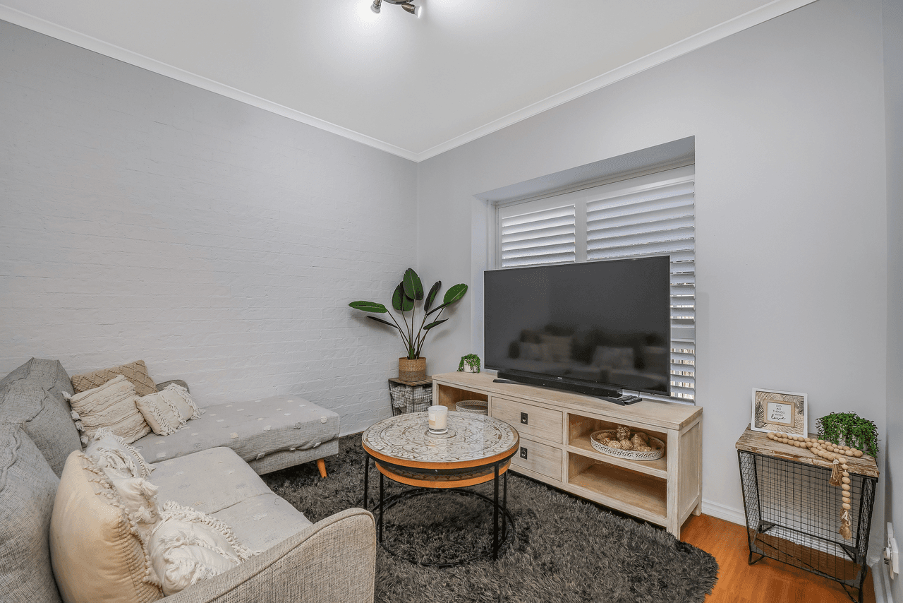 2/215 Brisbane Water Drive, POINT CLARE, NSW 2250