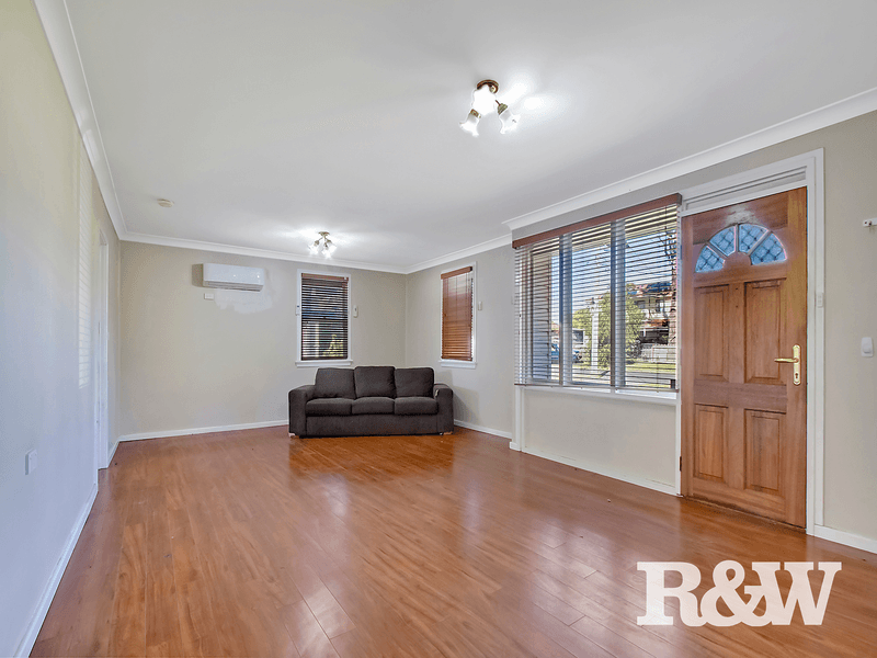 37 Lingayen Avenue, LETHBRIDGE PARK, NSW 2770