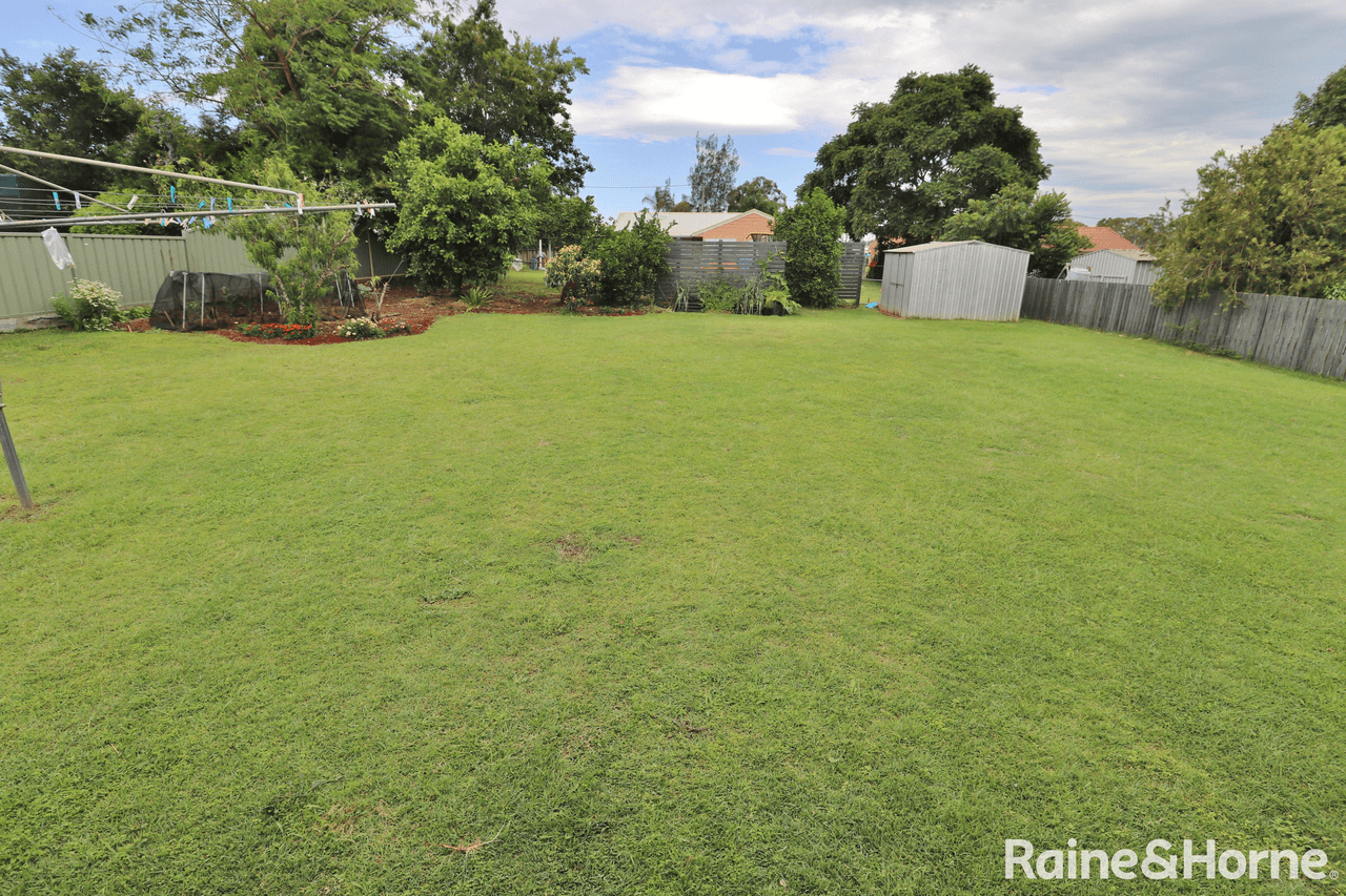 8 Ian Street, KINGAROY, QLD 4610