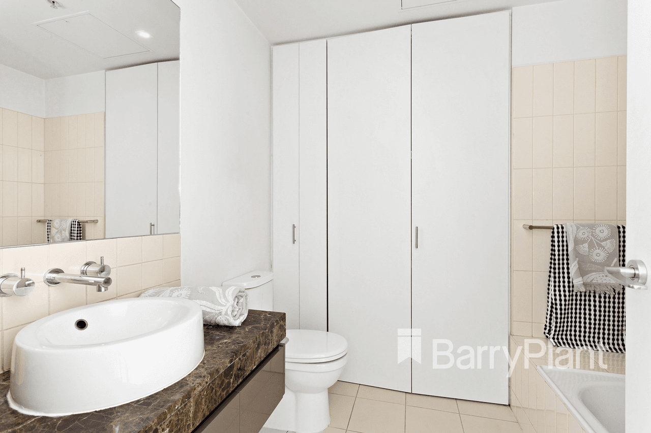 B708/55 Bay Street, Port Melbourne, VIC 3207