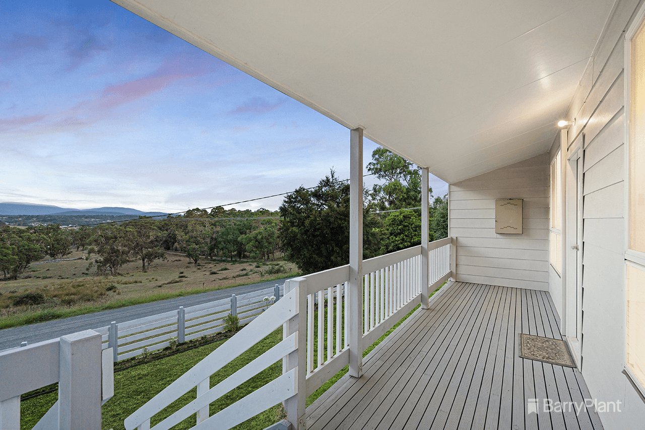 16 Bridgewater Road, Seville East, VIC 3139