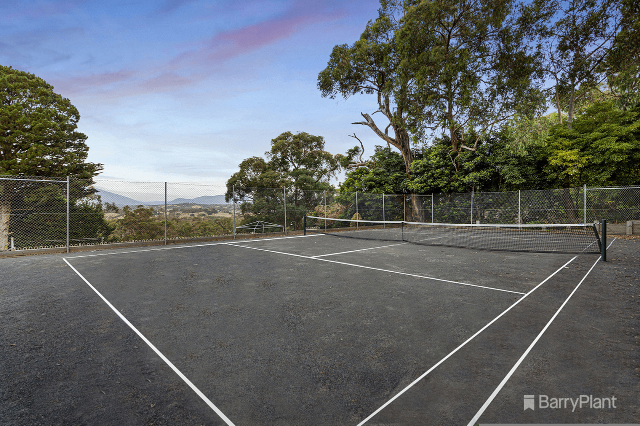 16 Bridgewater Road, Seville East, VIC 3139