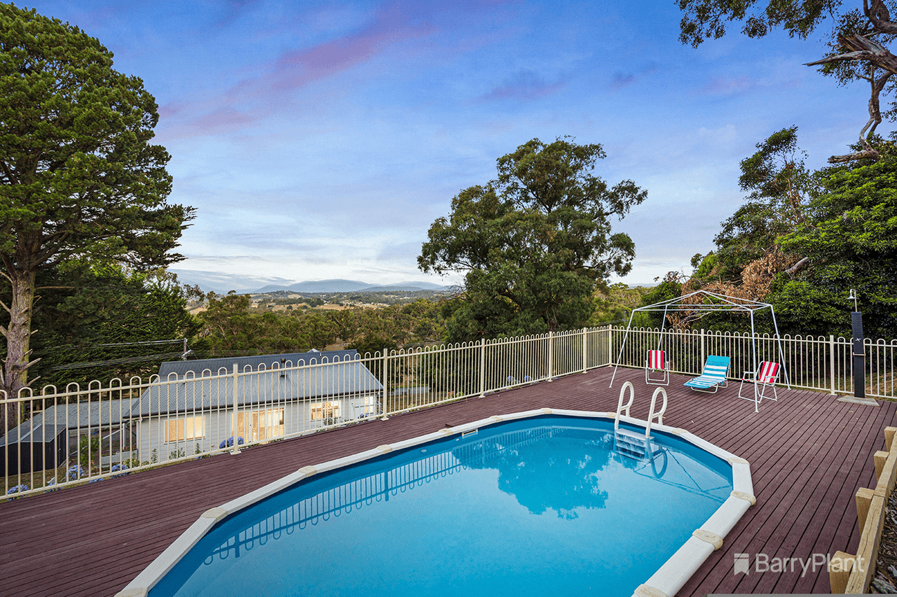 16 Bridgewater Road, Seville East, VIC 3139