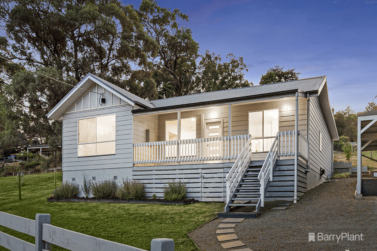 16 Bridgewater Road, Seville East, VIC 3139