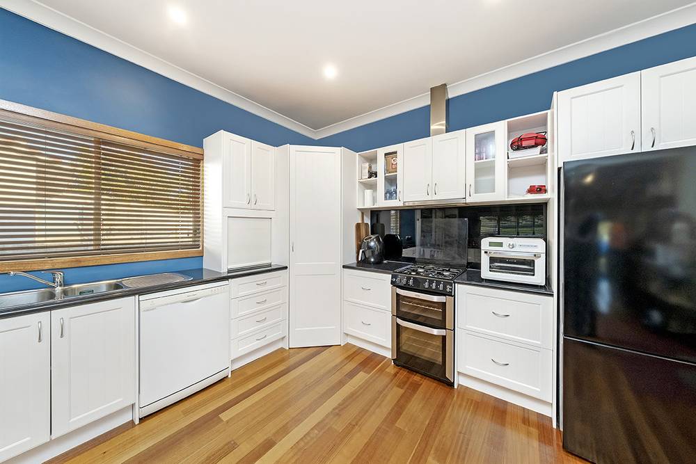 17 Lyndoch Avenue, WARRNAMBOOL, VIC 3280