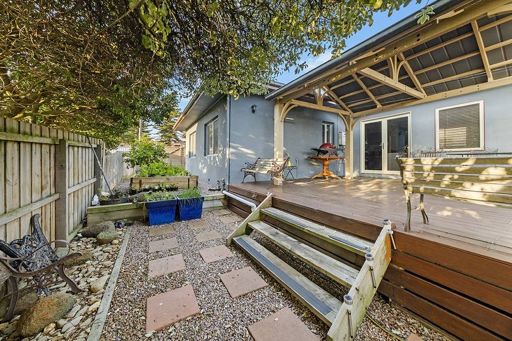 17 Lyndoch Avenue, WARRNAMBOOL, VIC 3280