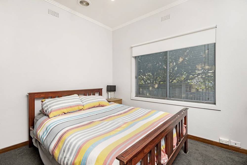 17 Lyndoch Avenue, WARRNAMBOOL, VIC 3280