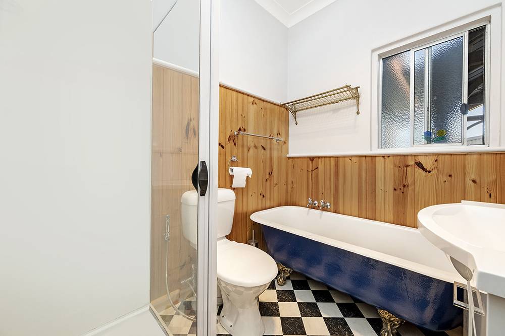 17 Lyndoch Avenue, WARRNAMBOOL, VIC 3280