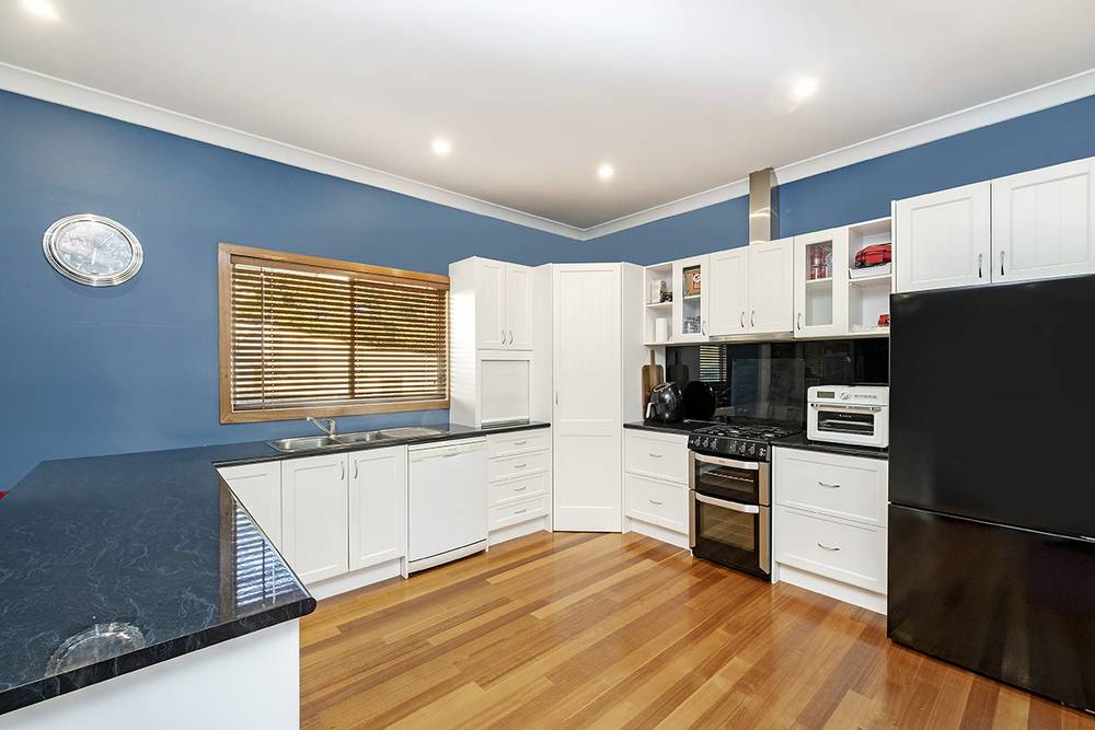 17 Lyndoch Avenue, WARRNAMBOOL, VIC 3280