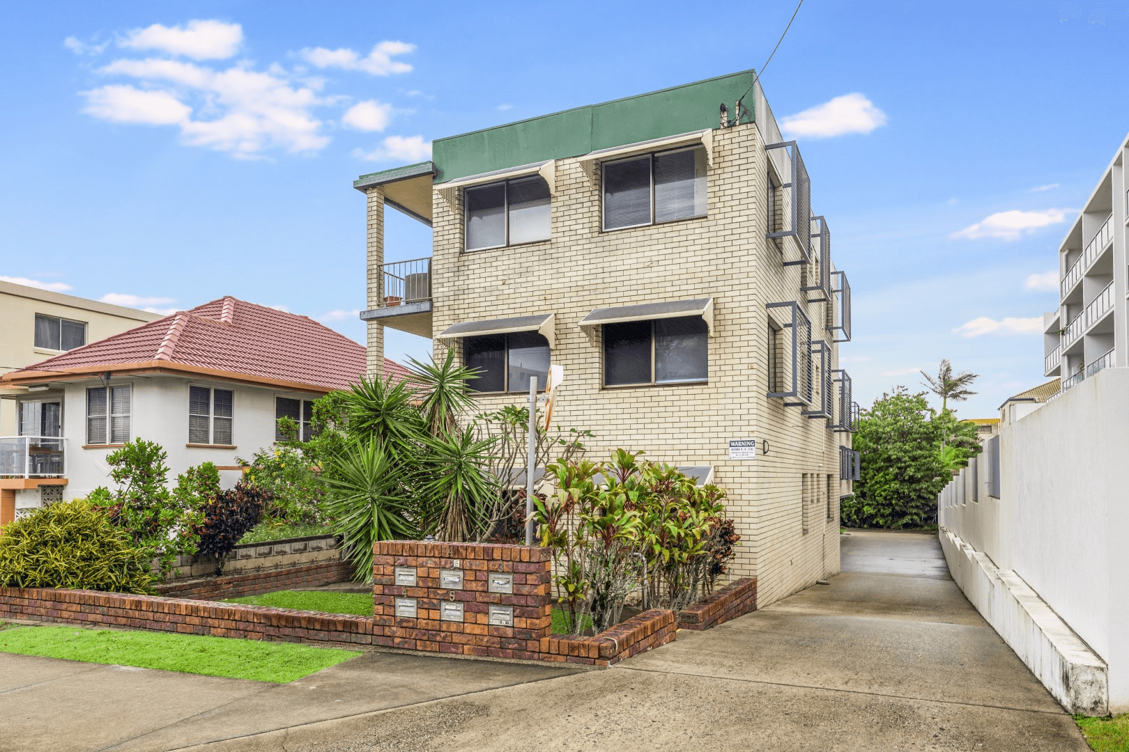 2/4 Latona Avenue, CALOUNDRA, QLD 4551