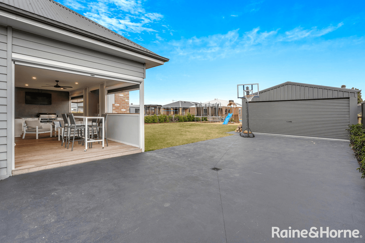 16 Wattle Grove, RIDDELLS CREEK, VIC 3431