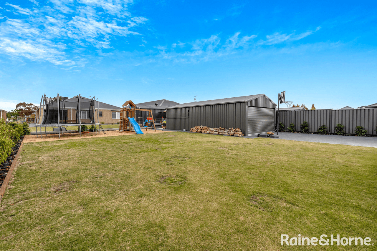 16 Wattle Grove, RIDDELLS CREEK, VIC 3431