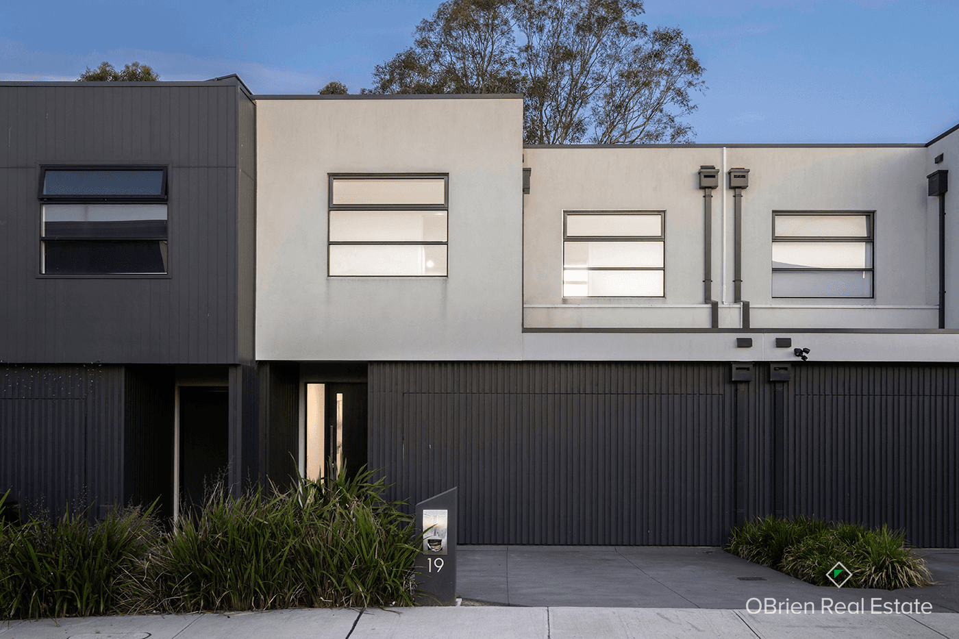 19 Savoy Grove, Cranbourne North, VIC 3977