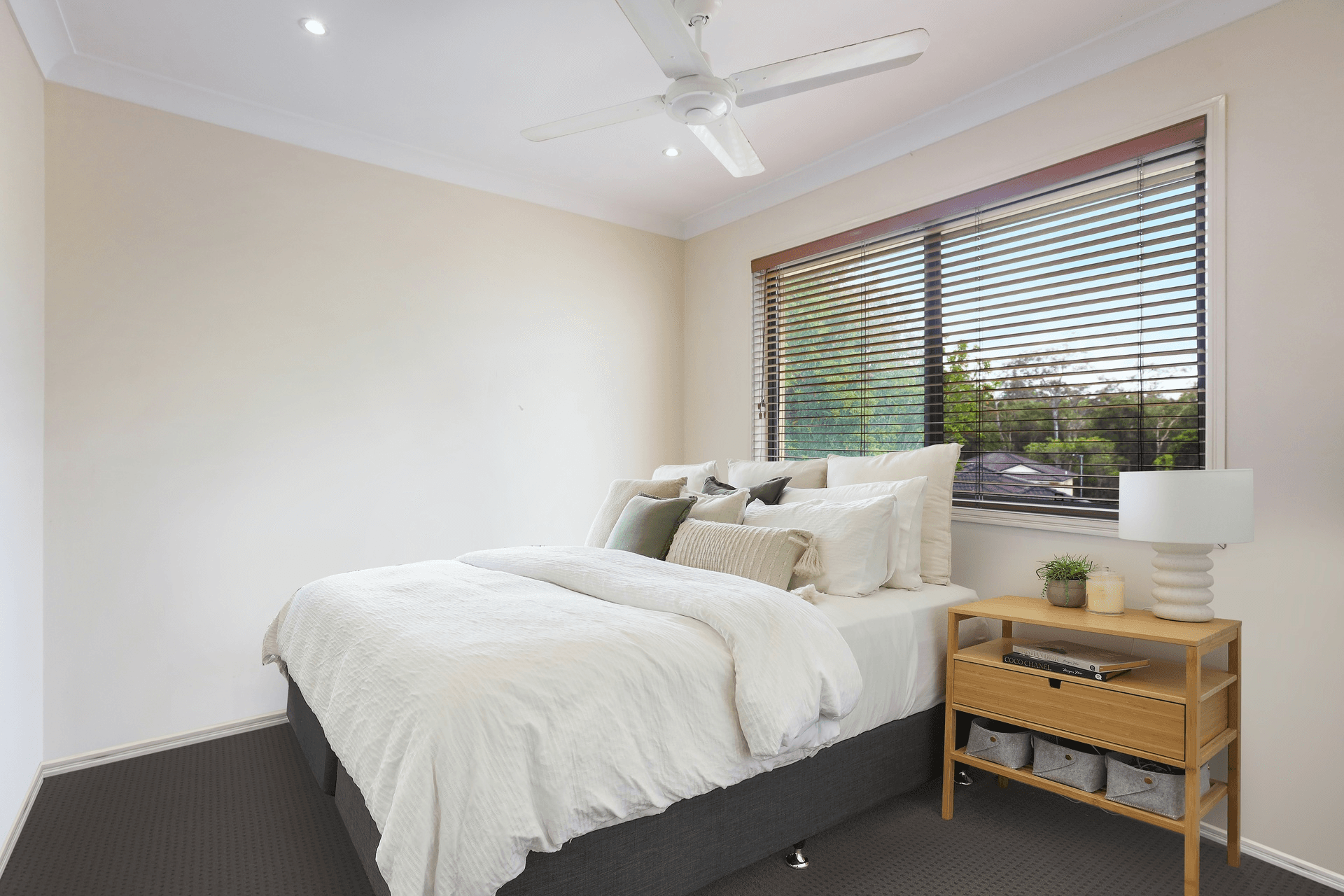 49 Crestwood Drive, MOLENDINAR, QLD 4214