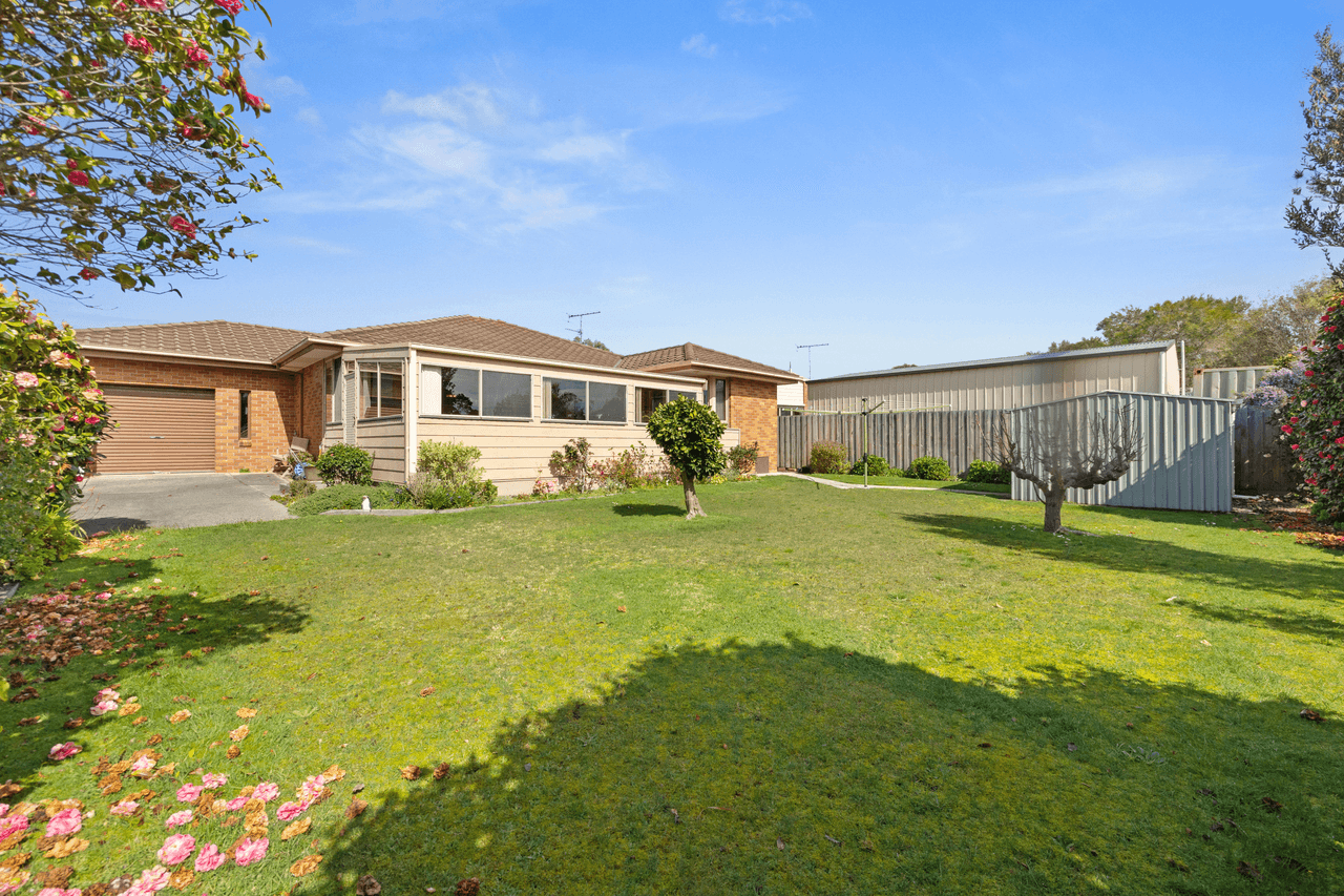 13 Leicester Square, INVERLOCH, VIC 3996