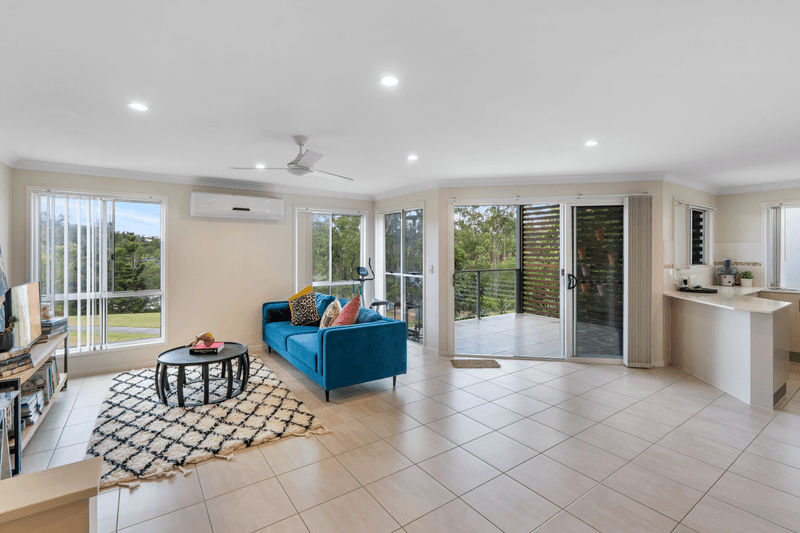 6/2 Lakes Entrance Drive, SPRINGFIELD LAKES, QLD 4300