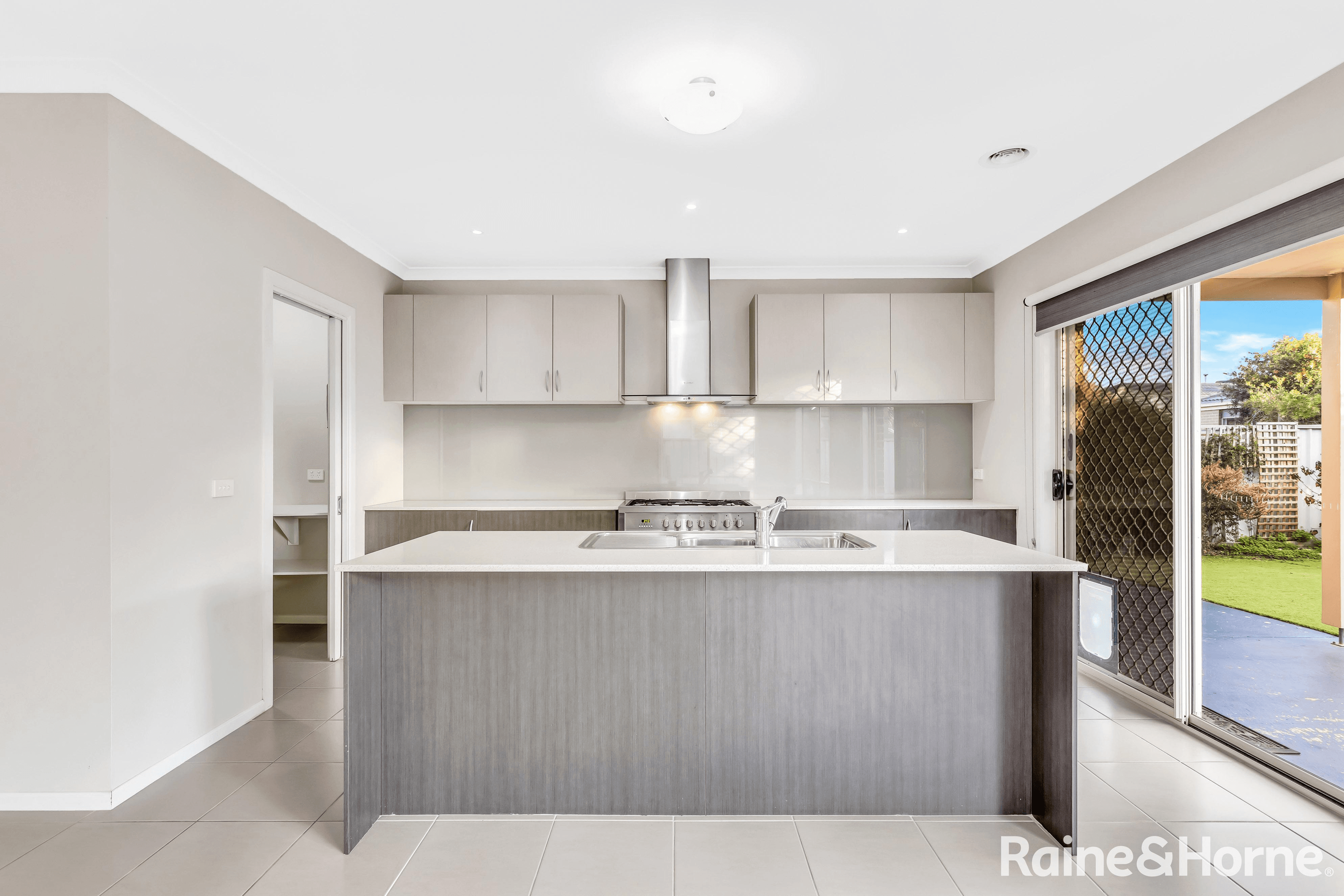 6 Robyn Street, BROOKFIELD, VIC 3338