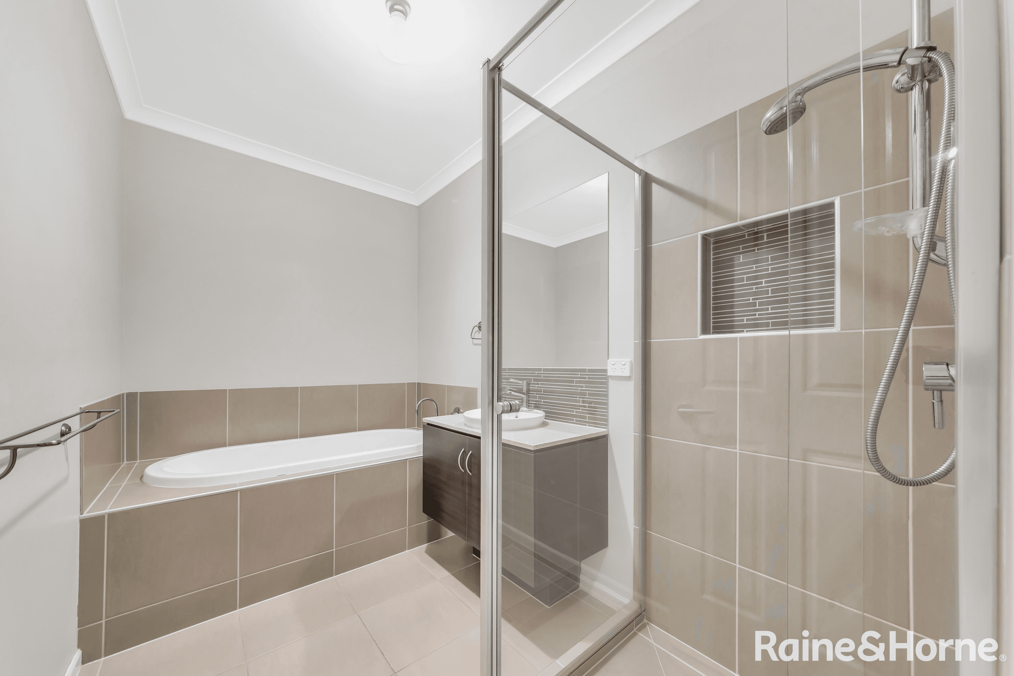 6 Robyn Street, BROOKFIELD, VIC 3338